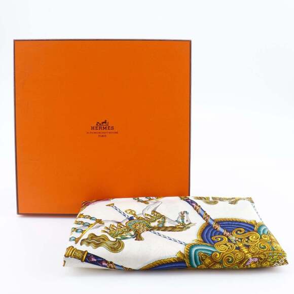 HERMES Authentic Green Silk Scarf - Picture 9 of 9